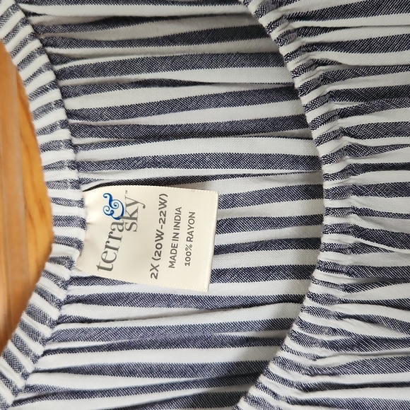 Flutter top blouse - Picture 3 of 3